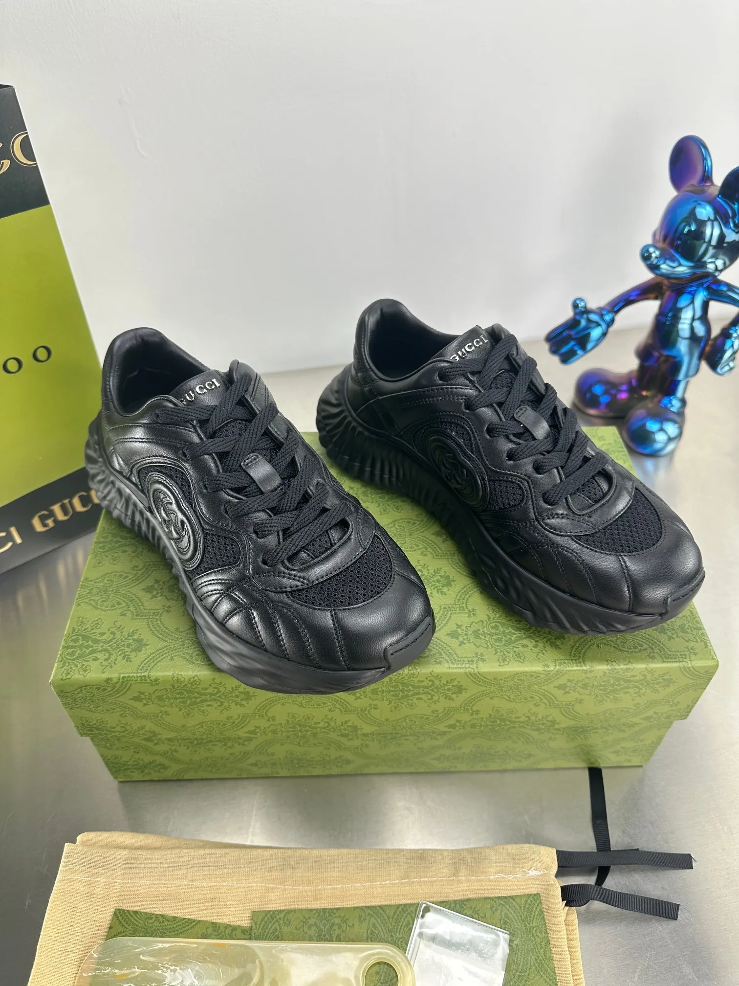 👟👟Ex-factory price 800👟👟 Top version 🔝Purchased and developed from the original version. This new sneaker adopts a thick-soled design, with stitched sheepskin upper and breathable mesh. Show full sense of technology. The 3D effect interlocking double G leather patch and Gucci letter metal accessories, two brand logo details, inject a dazzling texture into the overall design. The details are more substantial! ...